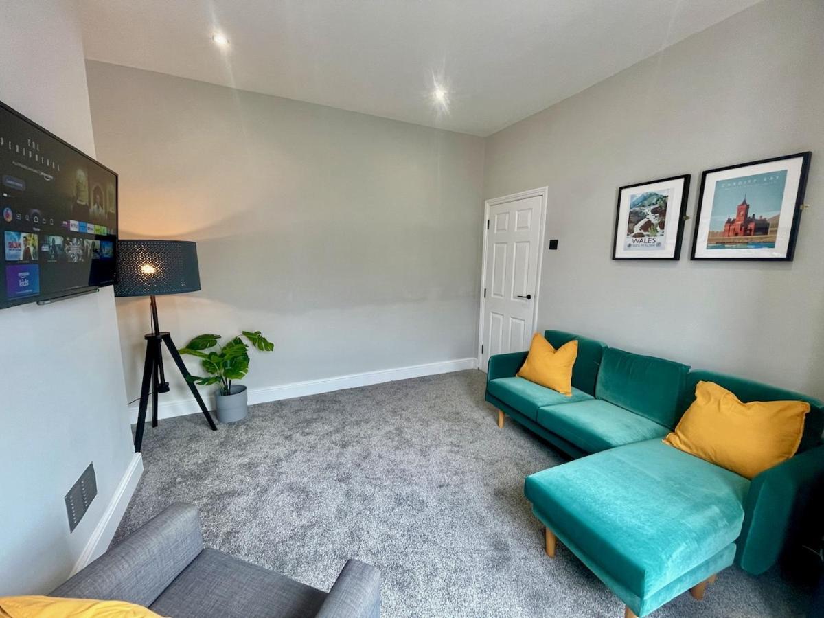 4 Bedroom Spacious House In Holiday home *