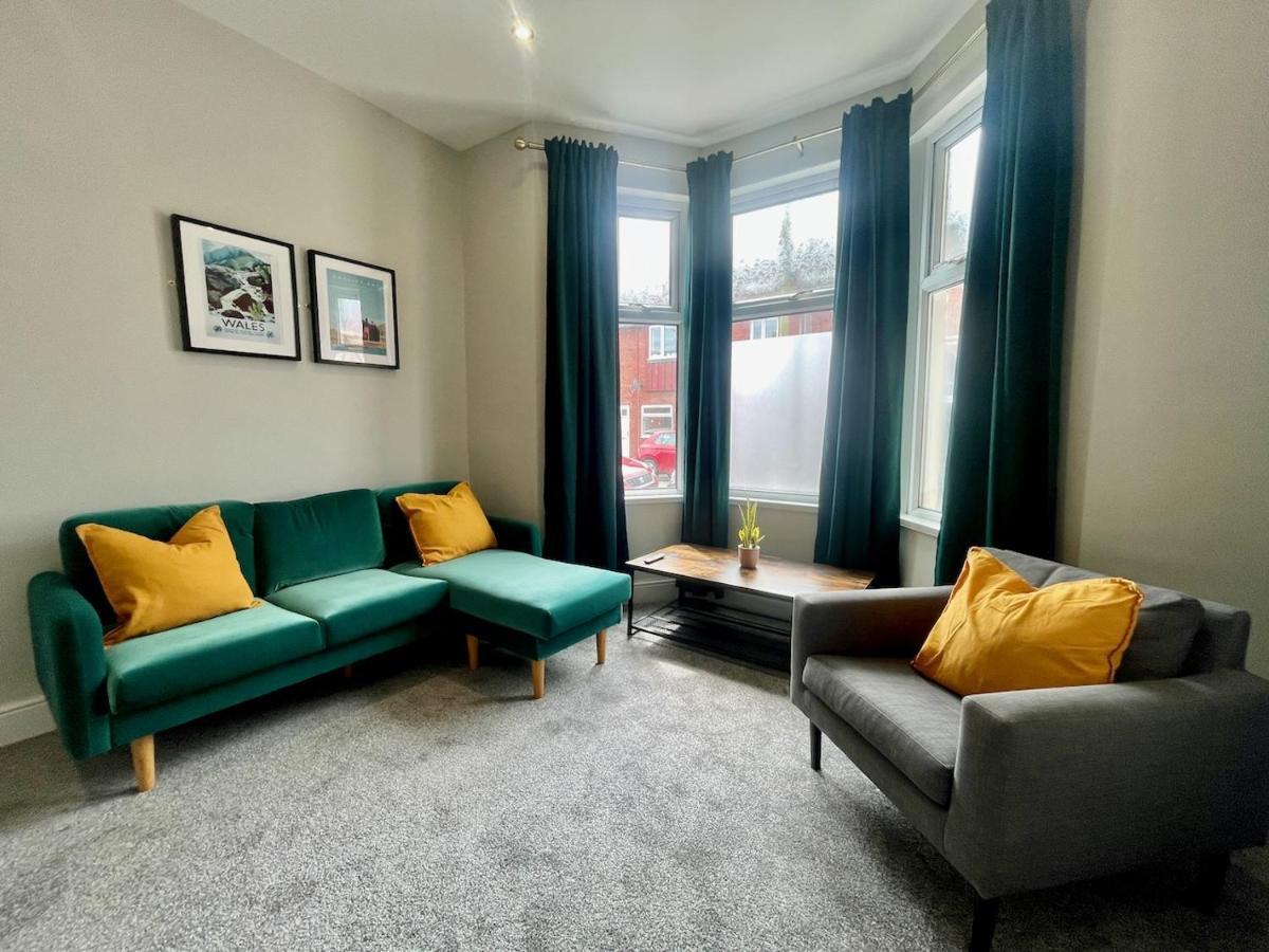 Holiday home 4 Bedroom Spacious House In Cardiff
