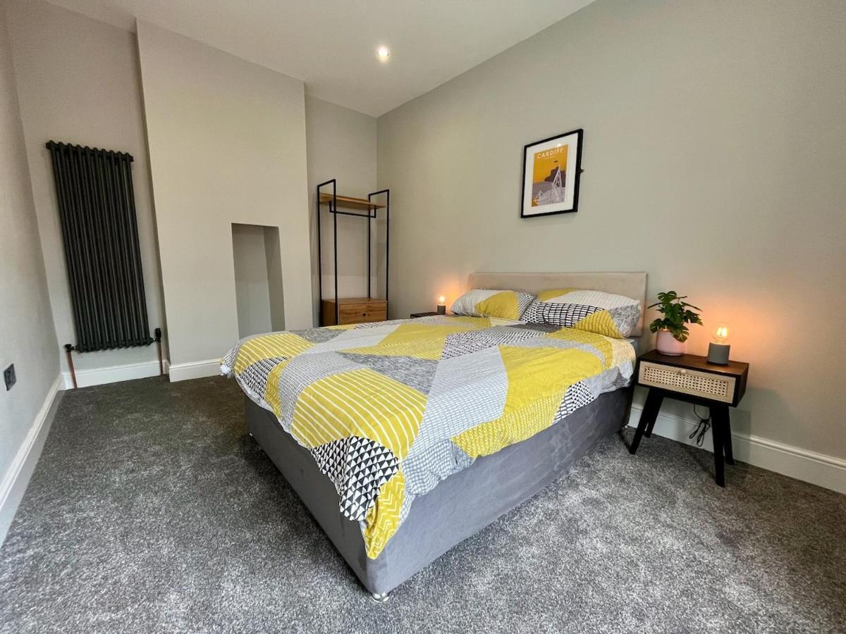 Holiday home 4 Bedroom Spacious House In Cardiff