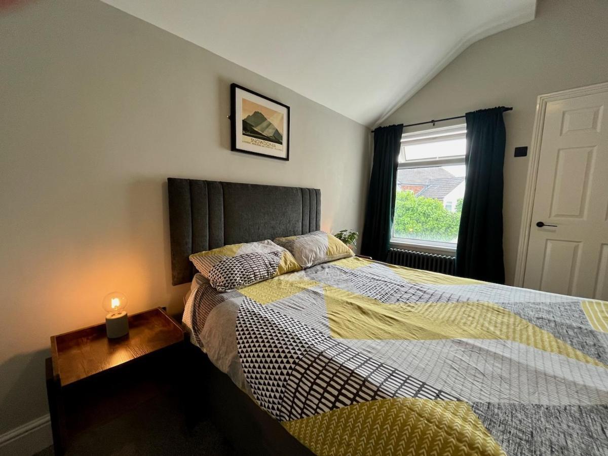 4 Bedroom Spacious House In Holiday home Cardiff
