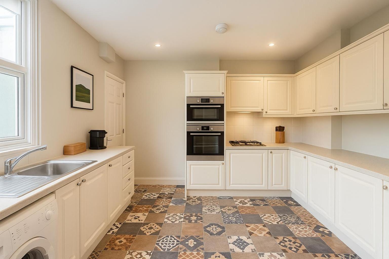 4 Bedroom Spacious House In * Cardiff